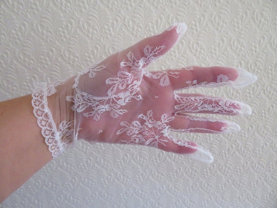 Vintage White Nylon Flower Lace Over Wrist Gloves… - image 3
