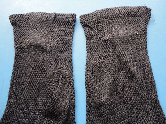 Vintage Chocolate Brown Crochet/Net Gloves 1950s … - image 5