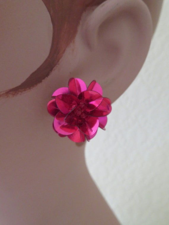 Vintage Gold Tone and Hot Pink Foil Petal/Flower E