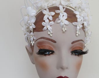 1970s Gatsby Style Waterfall, Metallic Silver Knit, Faux Pearl Flapper Headpiece 1970 main image 3