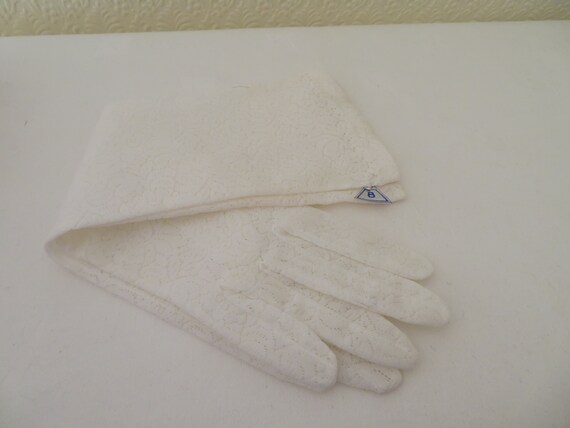 Vintage White Stretch Nylon Lace Wrist Gloves - 1… - image 7