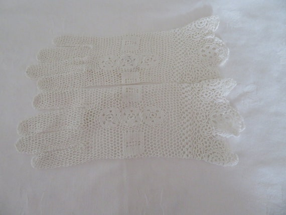 Vintage White Cotton Crochet Lace Wrist Gloves wi… - image 7