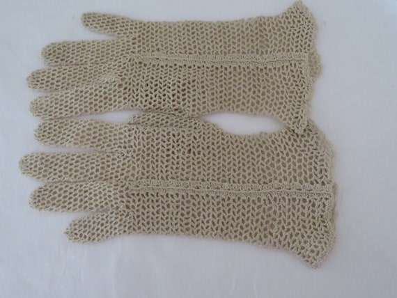 Vintage Ecru Cotton Crochet Lace Wrist Gloves 195… - image 2