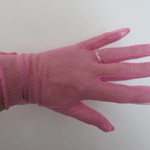 Vintage Hot Pink Sheer Nylon Wrist Gloves with Trellis Design &  Split Cuff - Size 7.5