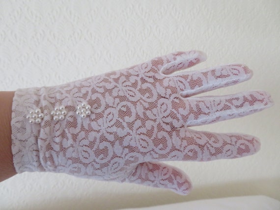 Vintage White Stretch Nylon Lace Wrist Gloves wit… - image 4