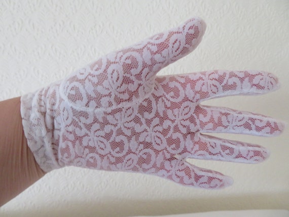 Vintage White Stretch Nylon Lace Wrist Gloves wit… - image 3