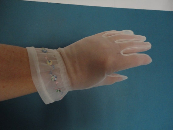 Vintage White Sheer Nylon Wrist Length Gloves wit… - image 2