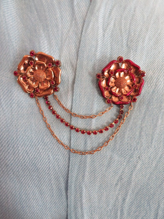Vintage Gold Tone Metal Flower/Rose with Red Ename