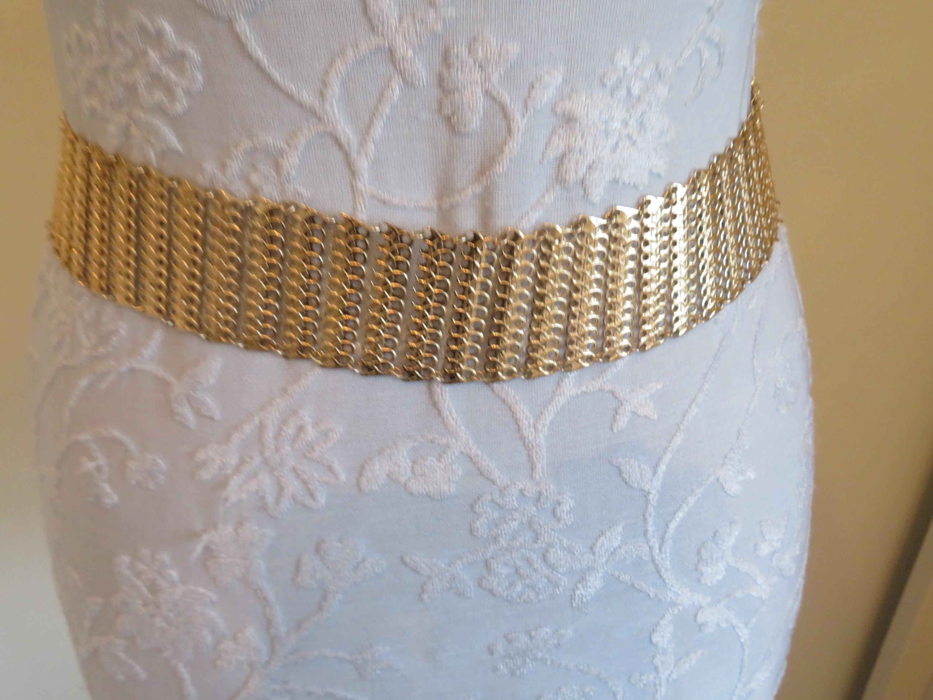 Vintage Gold Tone Etched Link Belt With Coin Made in Hong 