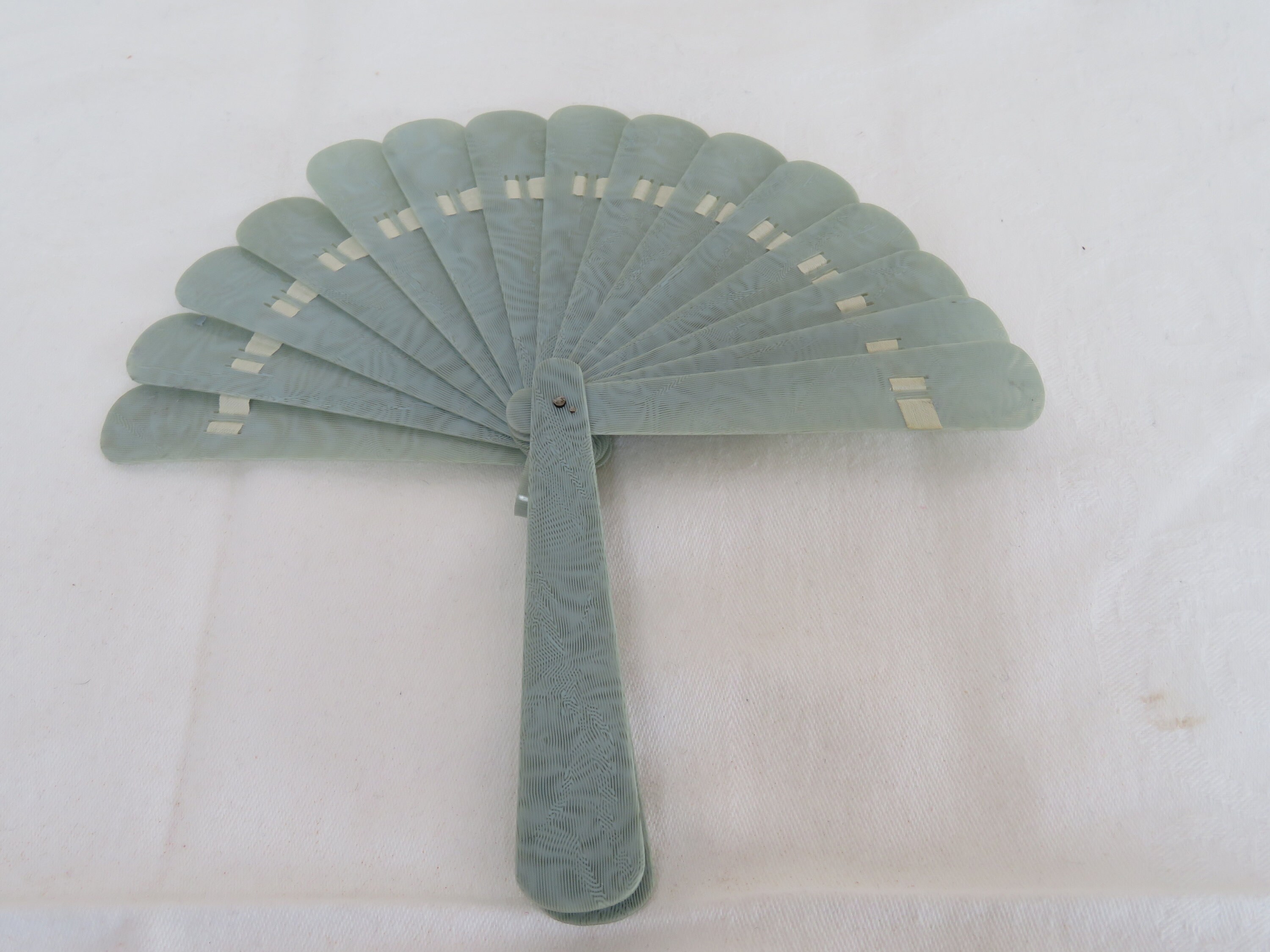 Éventail Pliant En Bois Sculpté (style Chinois) - Creux, Bambou, Pour Mariage Ou Déco