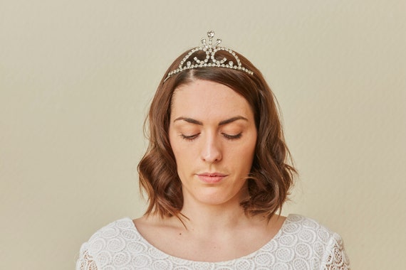 Vintage Silver Tone Crown Tiara with Clear Faceted Prong Set Crystals Vintage Silver Tone & Diamante/rhinestone/crystal Tiara  main image 3