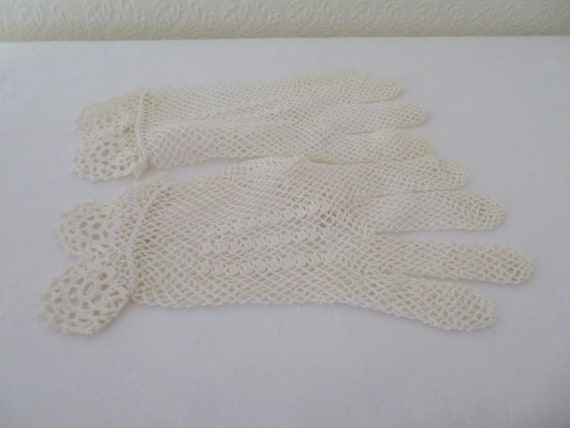 Vintage Ivory Stretch Cotton Crochet Gloves with … - image 5