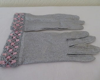 Gants vintage en nylon lurex argenté avec poignets en crochet argentés foncés et roses - Taille 6,5 - Mod/Gogo/Disco/Dancing Queen/Space Age des années 60