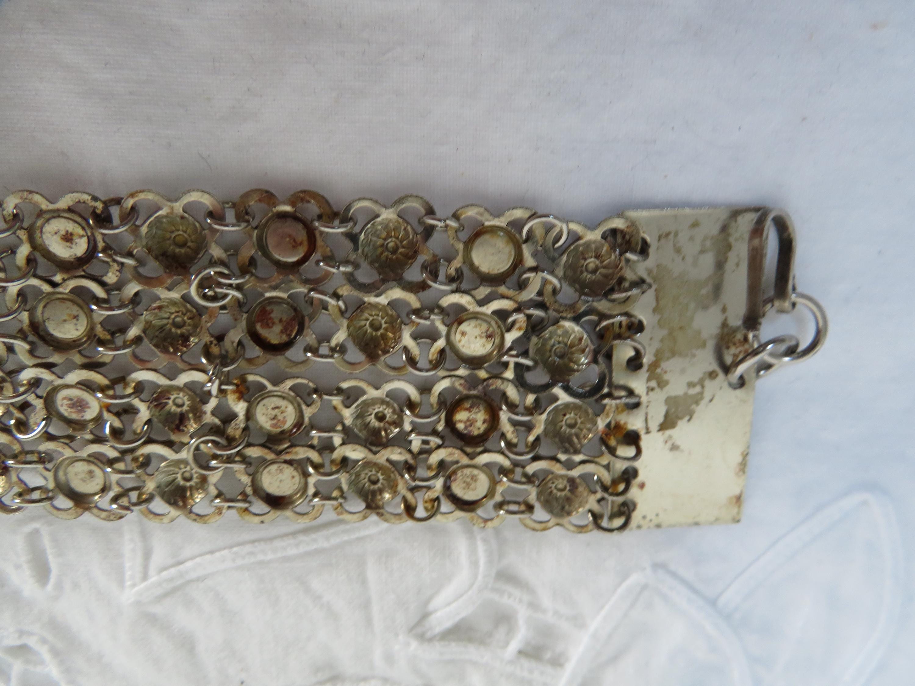 Vintage MOD lucite and silver  chain Link belt- rare item! Vintage Silver Tone Flower Link Multi Chain Belt, Ornate  main image 3