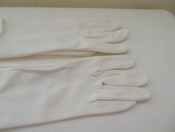 Vintage Ivory Mid Length Nylon Gloves with Ruched… - image 5