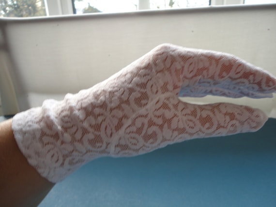 Vintage White Stretch Nylon Lace Wrist Gloves wit… - image 1