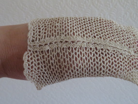 Vintage Ecru Cotton Crochet Lace Wrist Gloves 195… - image 1