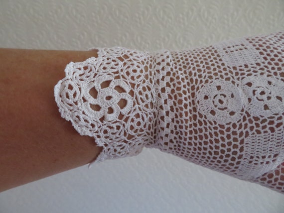 Vintage White Cotton Crochet Lace Wrist Gloves wi… - image 3