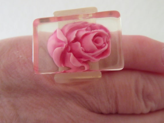 Vintage Clear and Frosted Lucite Ring with Pink A… - image 1