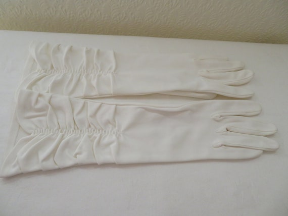 Vintage Ivory Mid Length Nylon Gloves with Ruched… - image 6