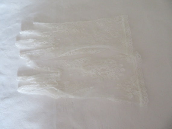 Vintage White Nylon Flower Lace Over Wrist Gloves… - image 6