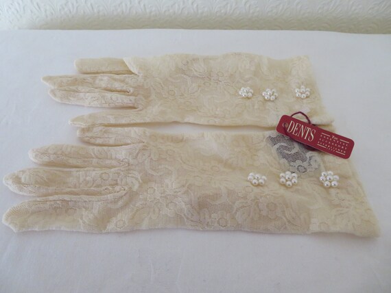 Vintage Nude  Stretch Nylon Lace Wrist Gloves wit… - image 6