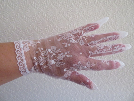 Vintage White Nylon Flower Lace Over Wrist Gloves… - image 5