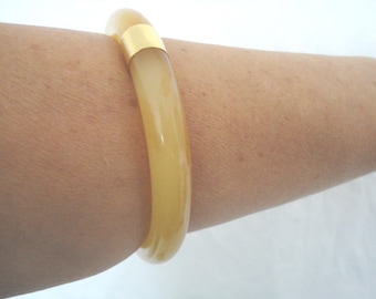 Art-Deco-Armreif – Gelb/Butterscotchfarbenes Phenolharz und 18-karätiges Goldband – 1920er Jahre