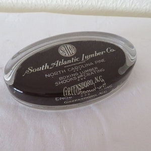 Fermacarte in vetro pubblicitario vintage/antico della South Atlantic Lumber Co, Greenboro, realizzato da Cruver Manufacturing Company Chicago