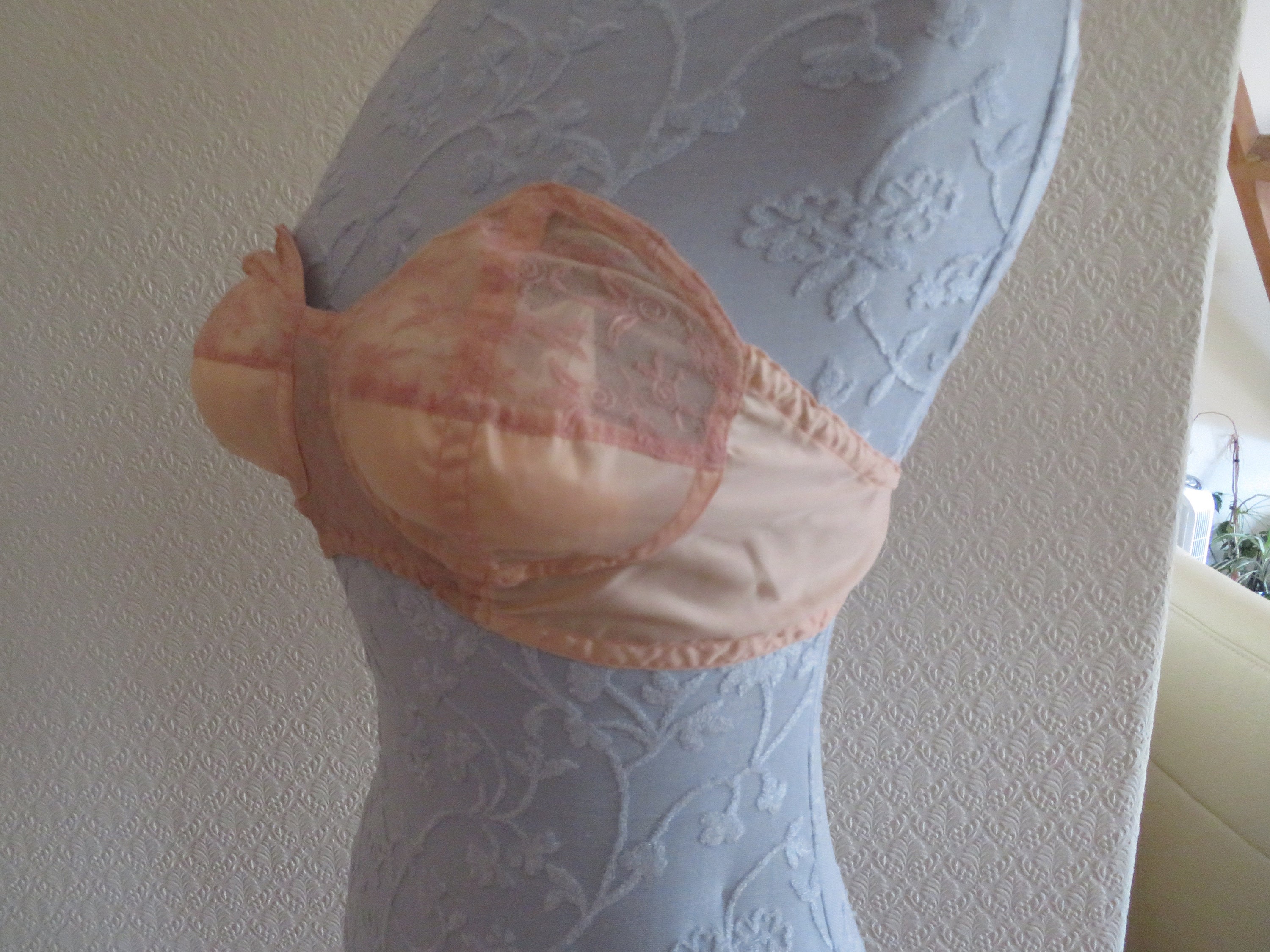 Vintage Pink Silk Satin & Lace Strapless Bra by Demoiselle, London W1 Size  36/37 but Check Sizing Below 1950's Madonna/pin Up/sweater Girl 