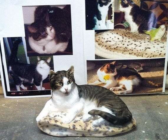 Votre Gris Et Blanc Tigre Tabby Chat Personnalisé Sculpture Ou Urne En Porcelaine à Modeler De Vos Photos De Figurines De Statues Sans Moules Pet