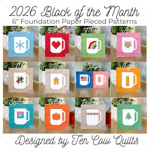 Può includere: Una collezione di dodici modelli di cucito da 15 cm, ognuno con un design a tazza con elementi stagionali. I disegni includono un fiocco di neve, un cuore, un arcobaleno, un tulipano, una stella, una casa, una bandiera americana, un ghiacciolo, una matita, una zucca, frecce e un albero di Natale. Il testo recita "2026 Block of the Month".