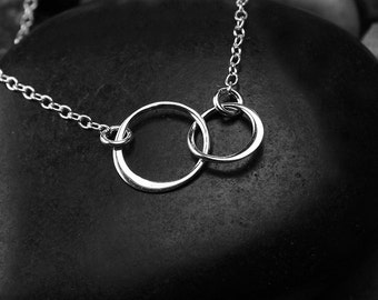 Best friends necklace, two circle necklace, two circles necklace, best friends, interlocking ring, intertwined ring, linked circles, friends