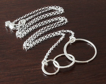 Sterling Silver three circle necklace interlocking three rings necklace sisters generations friendship necklace mothers day best friends