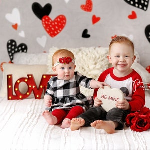Flirt - Printed Photography Backdrops - Valentine&#39;s Day Background - Valentines Day Backdrop - Valentine&#39;s Day Backdrop - Raining Hearts