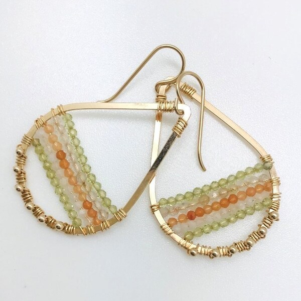 Aros envueltos con alambre de calcedonia amarilla y cornalina de peridoto genuino, aretes de aro rellenos de oro de 14 k, melocotón, verde claro