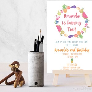 Tarjeta de invitación de cumpleaños del tema afrutado Imprimibles