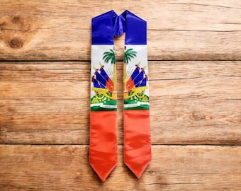 Estolas de graduación con la bandera tradicional de Haití