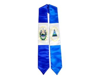 Combina estolas/bandas de graduación con la bandera de El Salvador y Nicaragua.