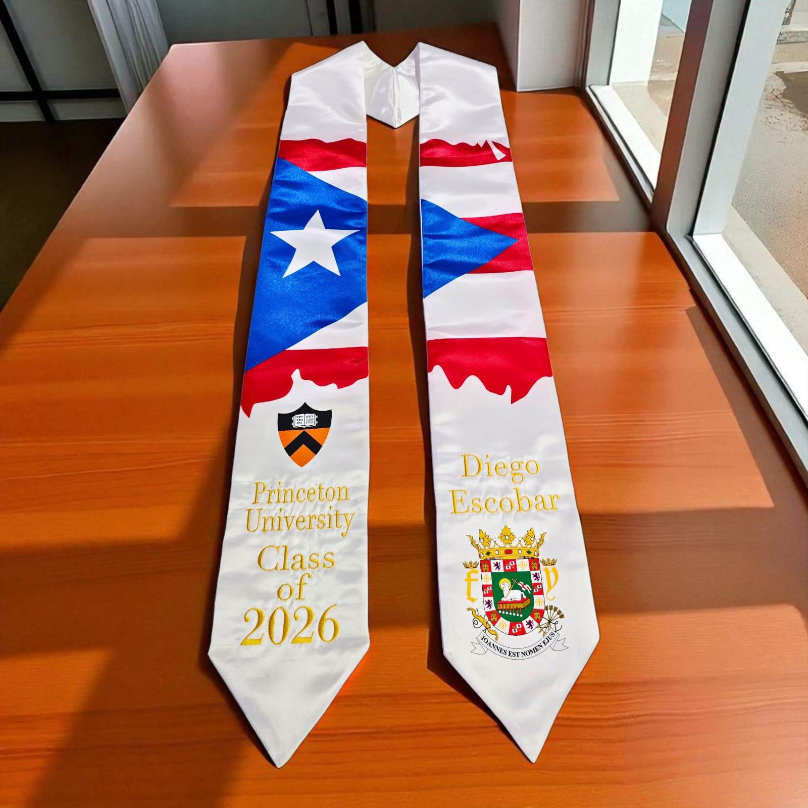 Estola de graduación con la bandera de Puerto Rico
