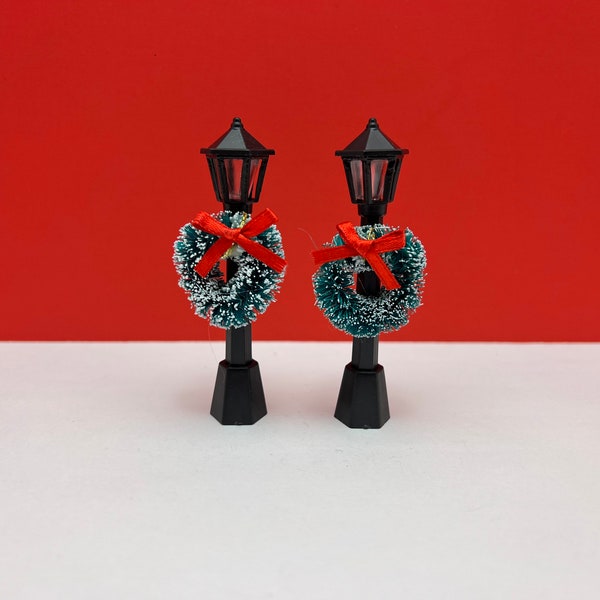 Fairy Garden Miniature Christmas Streetlights with Wreaths Set of 2