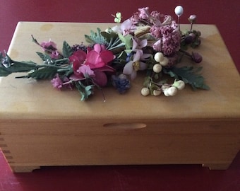 Caja de madera decorada