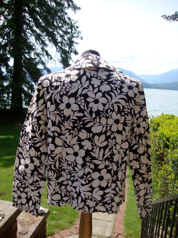 Sixties Black and White Print Jacket and Matching Sho… Gem