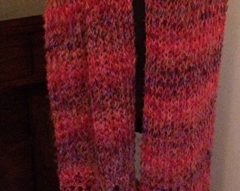 Handgebreide sjaal in roze en blauw