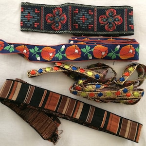Adornos vintage en óxido, naranja, negro y azul