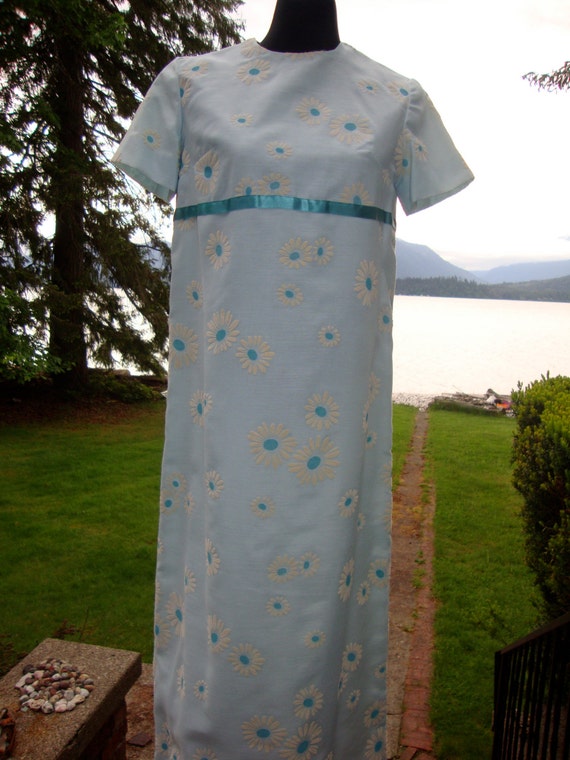 1960s White Daisies on Pale Blue Gown,  34" Bust - image 1