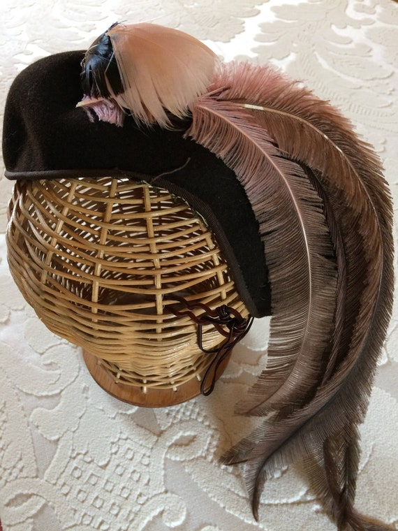 Fifties Vintage Brown Hat With a Bird and Sweeping Feathers  display picture 2