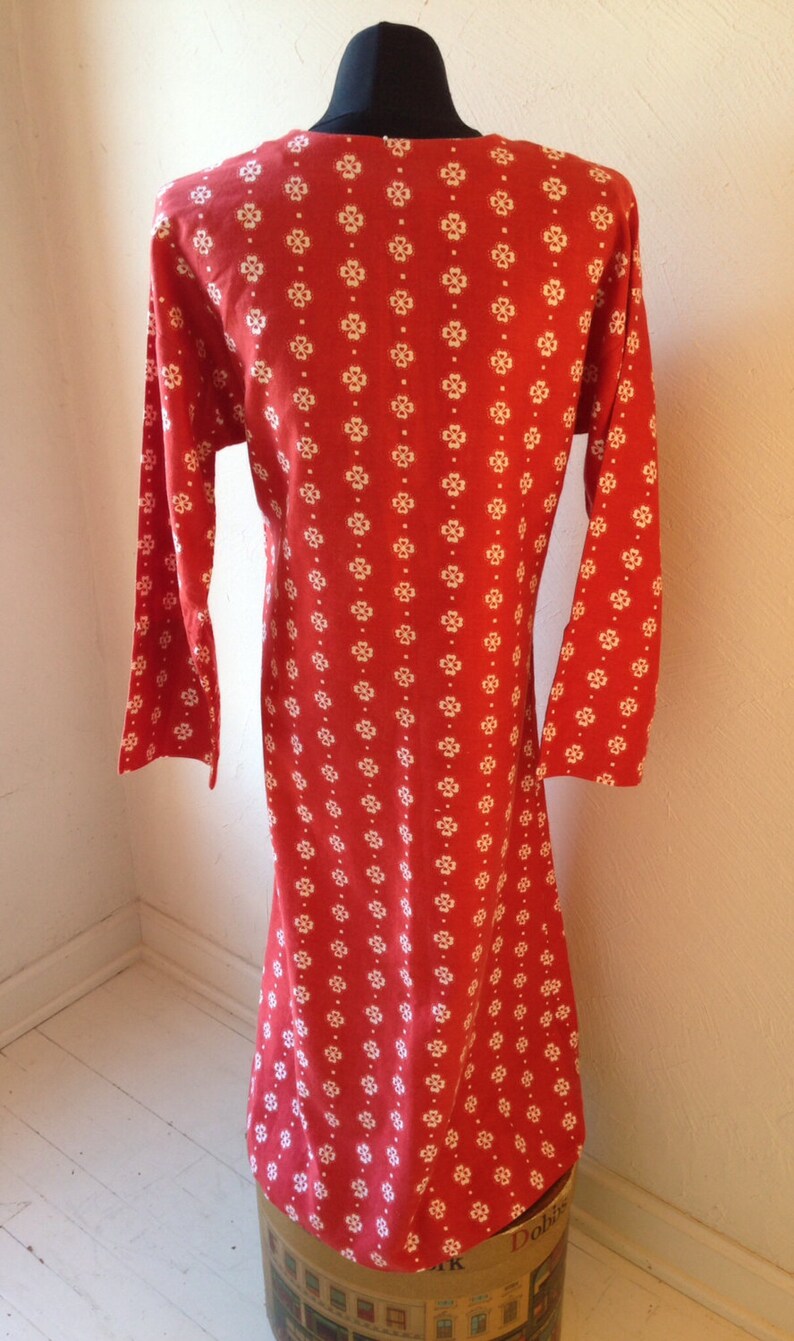 Red Polished Cotton Slim Shift Handmade in the Sixties, Bust 33 inches image 2