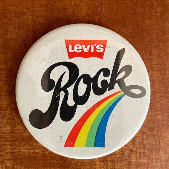 Vintage 70s Levi’s ROCK rainbow pin button badge … - image 1