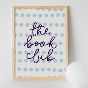 Impresión de arte de pared The Book Club, patrón floral repetido en azul cielo violeta escrito a mano, decoración de dormitorio para adolescentes y preadolescentes